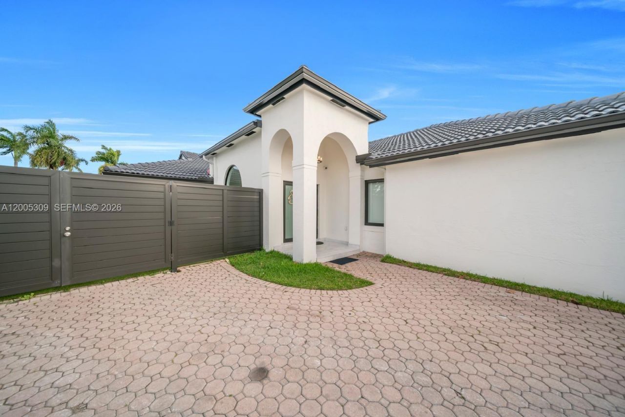 990 NW 131st Ave , Miami, FL 33182 Photo