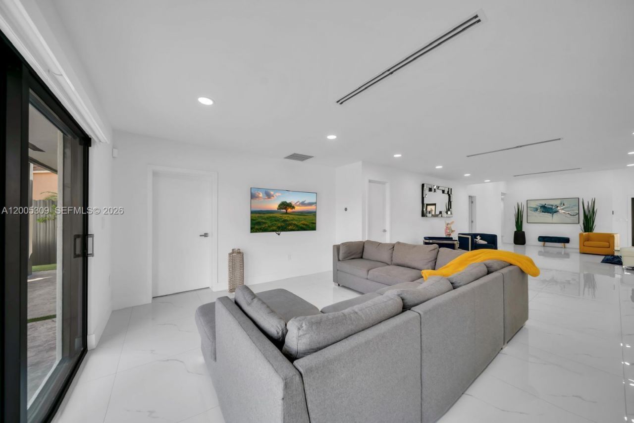 990 NW 131st Ave , Miami, FL 33182 Photo