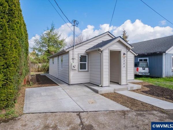 2404 10th St, Tillamook, OR 97141