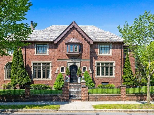 98 Carlton St, Brookline, MA 02446