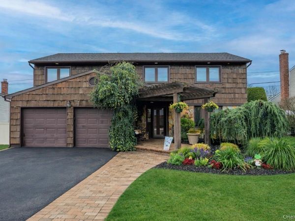 19 Jacob Road , Plainview, NY 11803