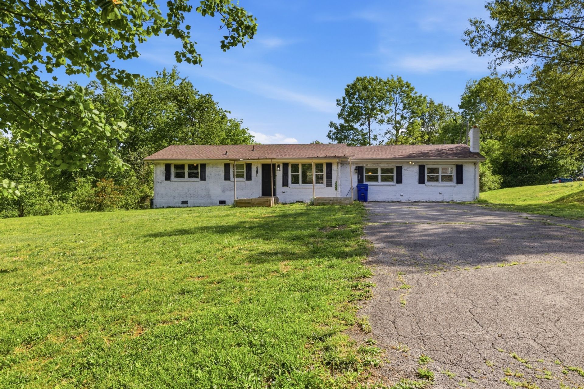 2082 Skyview Cir Clarksville, TN 37042