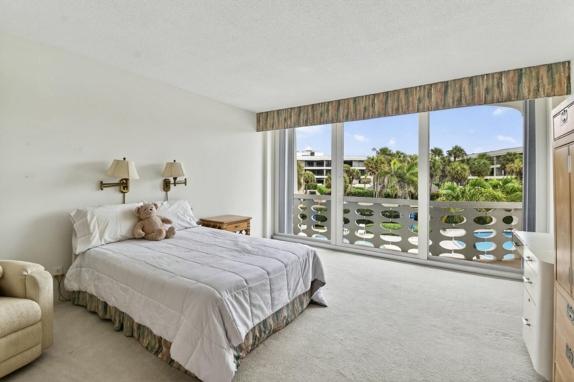 100 Sunrise Avenue, Unit 308, Palm Beach, FL 33480 Photo