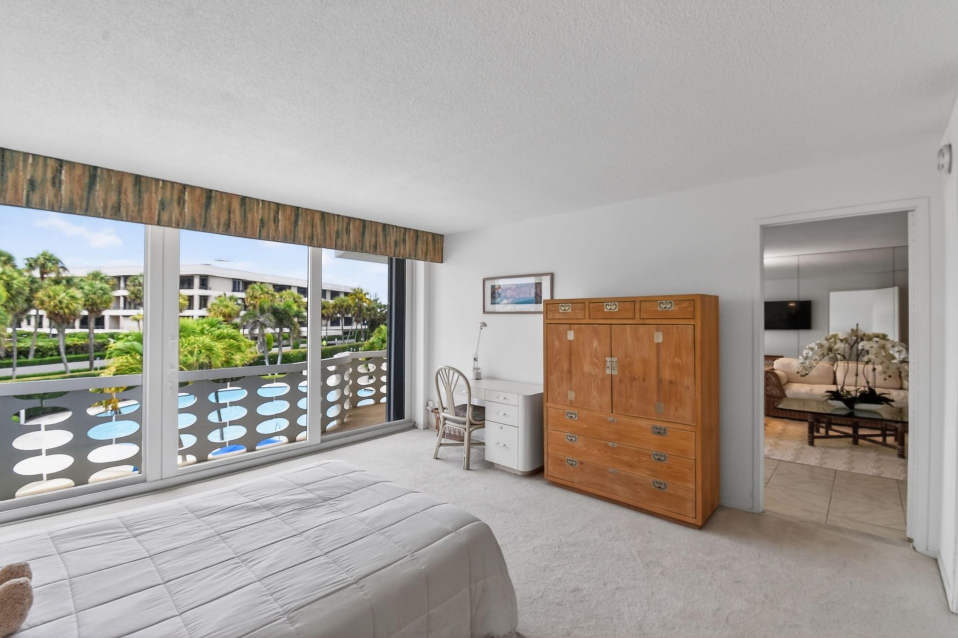 100 Sunrise Avenue, Unit 308, Palm Beach, FL 33480 Photo