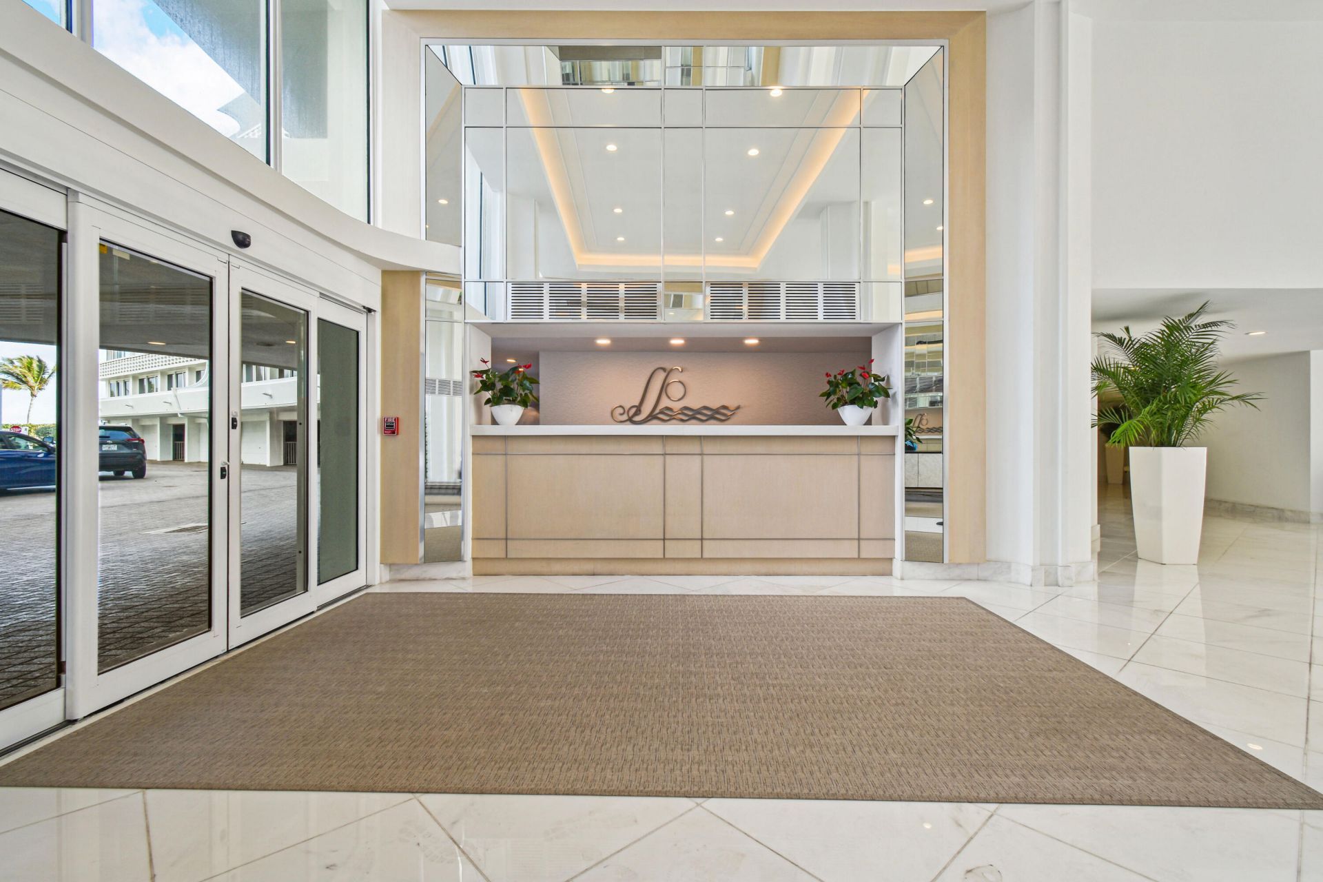 100 Sunrise Avenue, Unit 308, Palm Beach, FL 33480 Photo