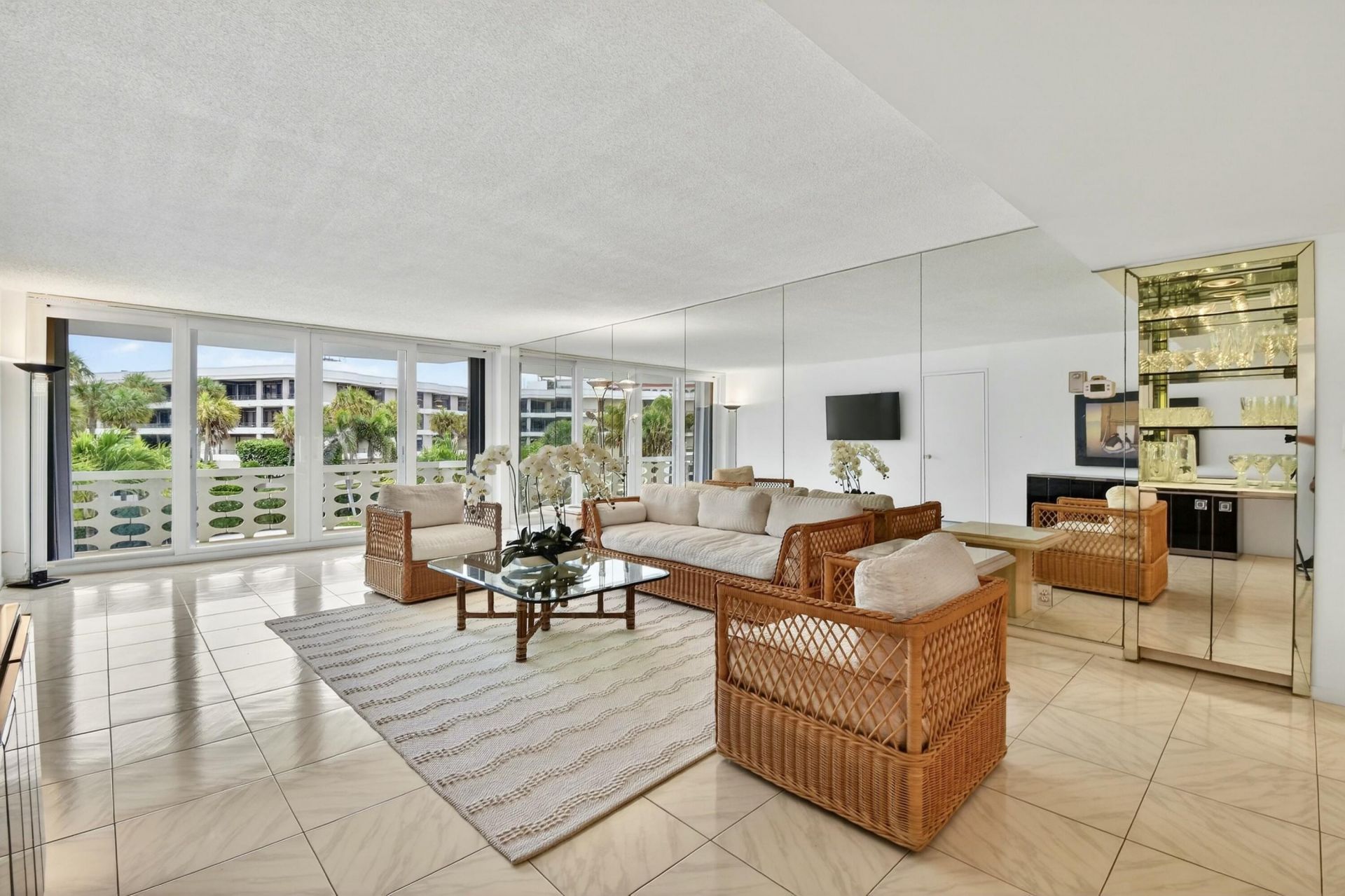 100 Sunrise Avenue, Unit 308, Palm Beach, FL 33480 Photo