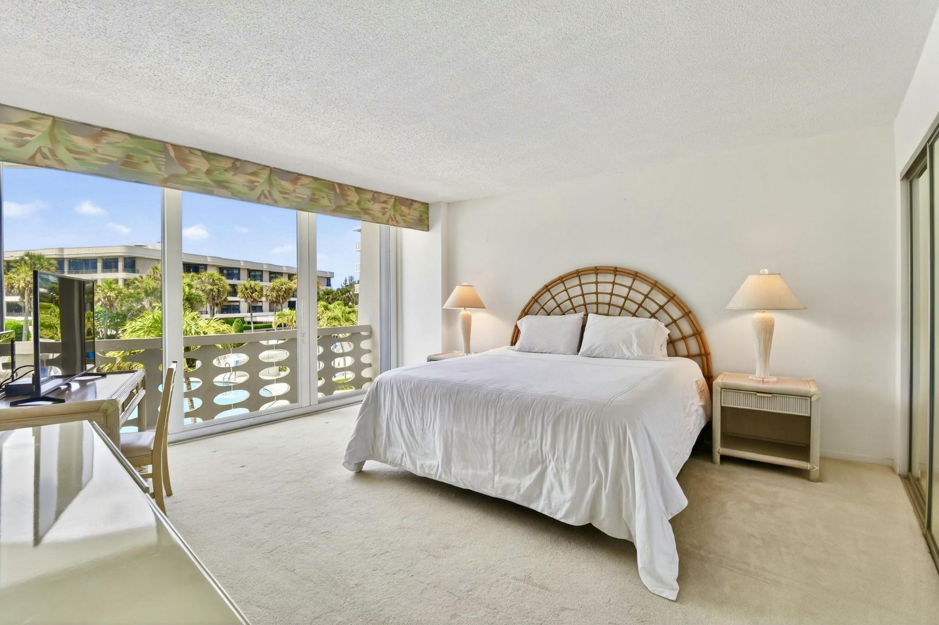 100 Sunrise Avenue, Unit 308, Palm Beach, FL 33480 Photo