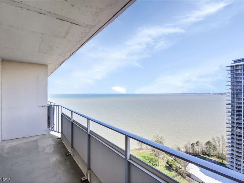 12900 Lake Avenue, Unit PH 8, Lakewood, OH 44107 Photo 16