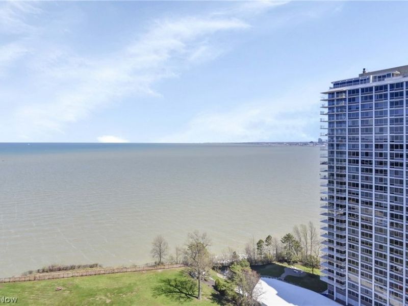 12900 Lake Avenue, Unit PH 8, Lakewood, OH 44107 Photo 17