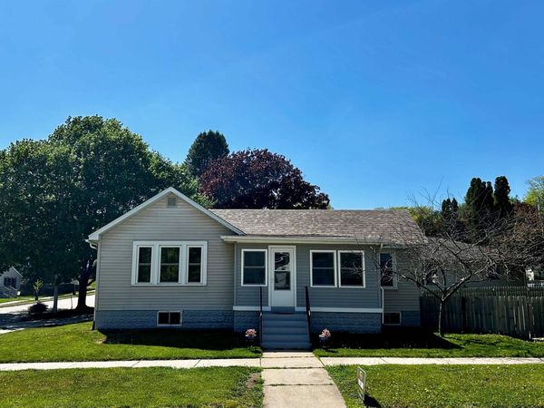 509 S Mill Street, Decorah, IA 52101