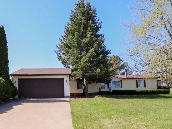 18 Terri Circle Drive, Holmen, WI 54636