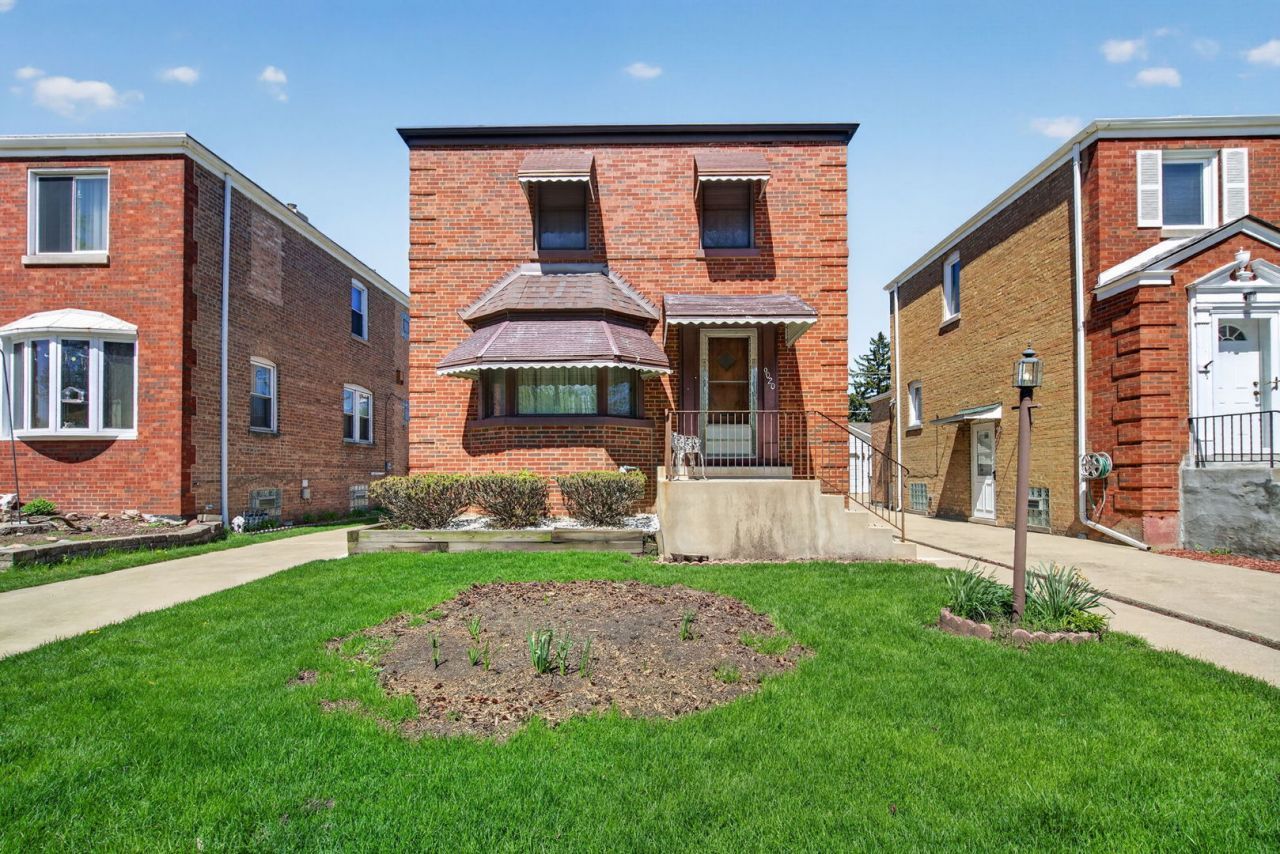 9020 W Forestview Drive, North Riverside, IL 60546