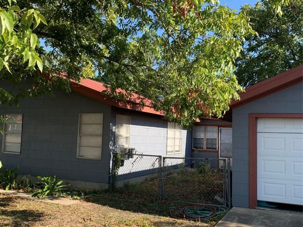 709 W 11TH ST, Elgin, TX 78621