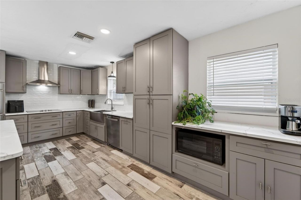 2842 61st Lane N, Saint Petersburg, FL 33710 Photo