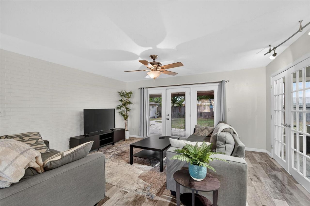 2842 61st Lane N, Saint Petersburg, FL 33710 Photo