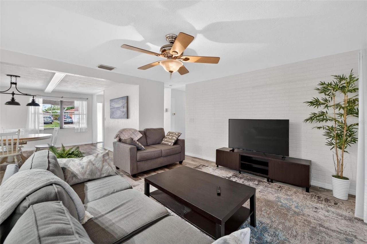 2842 61st Lane N, Saint Petersburg, FL 33710 Photo