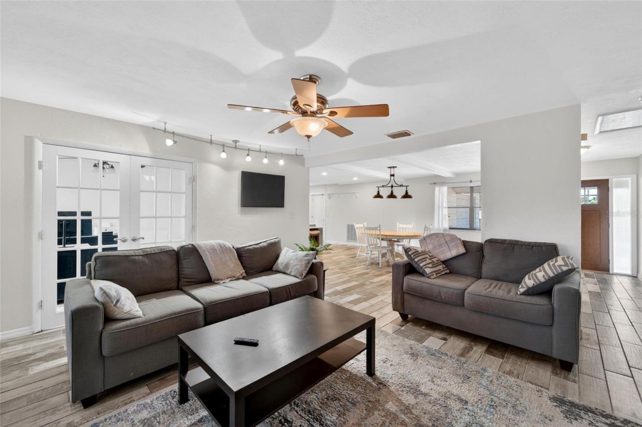 2842 61st Lane N, Saint Petersburg, FL 33710 Photo