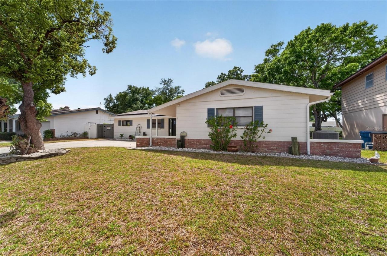 2842 61st Lane N, Saint Petersburg, FL 33710 Photo