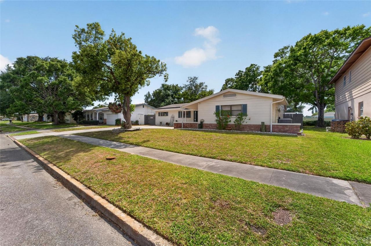 2842 61st Lane N, Saint Petersburg, FL 33710 Photo