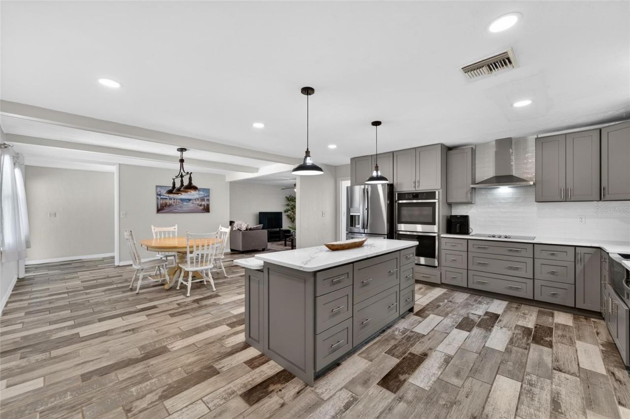 2842 61st Lane N, Saint Petersburg, FL 33710 Photo
