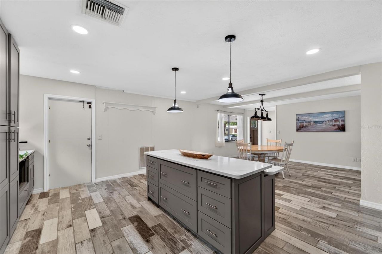 2842 61st Lane N, Saint Petersburg, FL 33710 Photo