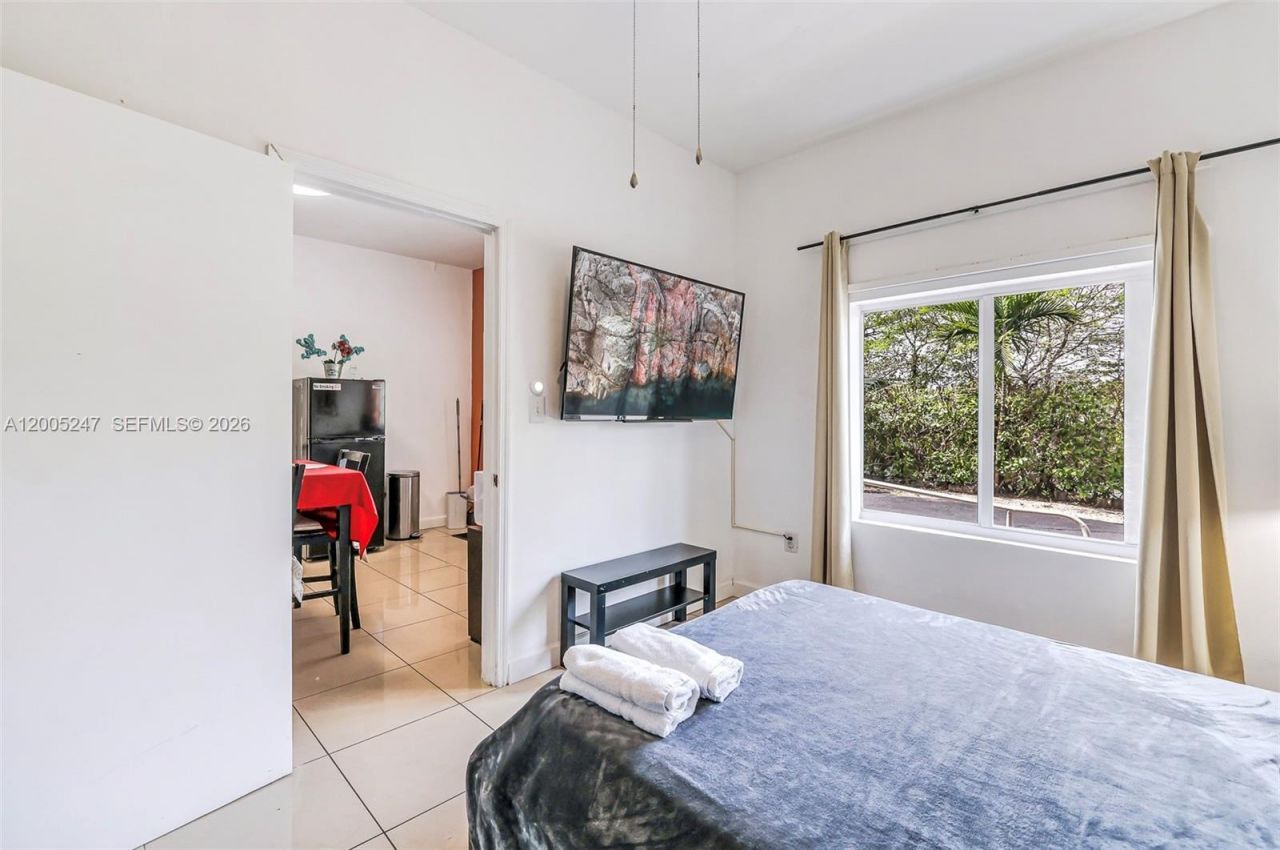 12085 W Dixie Hwy, Biscayne Park, FL 33161 Photo