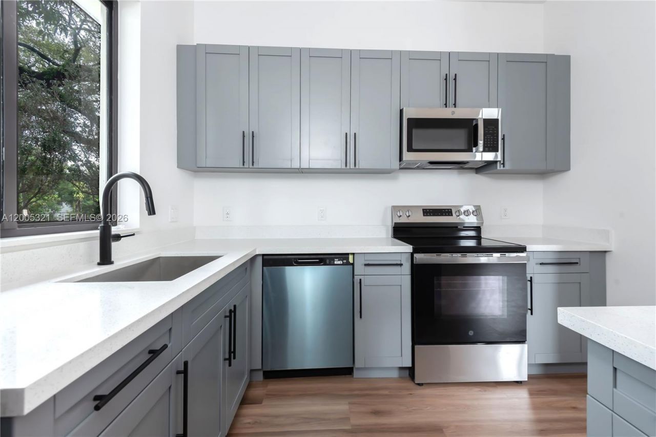 4517 NW 3rd Street , Unit 4517, Miami, FL 33126 Photo
