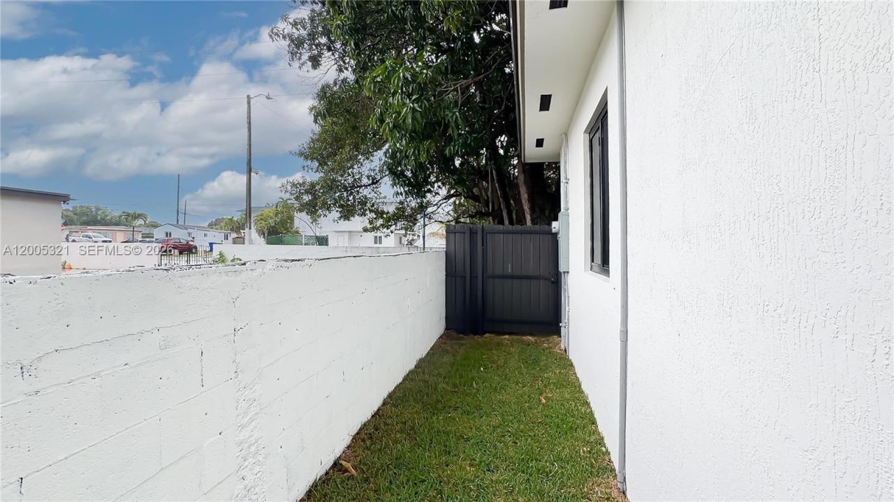 4517 NW 3rd Street , Unit 4517, Miami, FL 33126 Photo