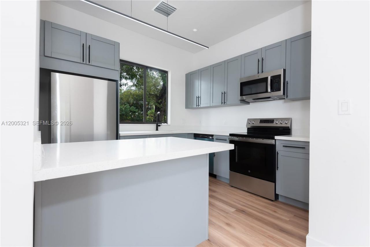 4517 NW 3rd Street , Unit 4517, Miami, FL 33126 Photo