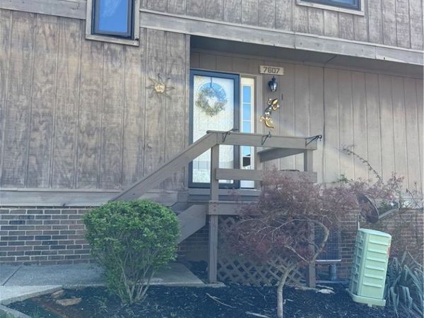 7607 Creekwood Drive , North Royalton, OH 44133