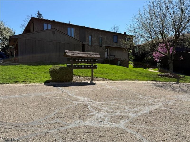 7607 Creekwood Drive, North Royalton, OH 44133 Photo 2