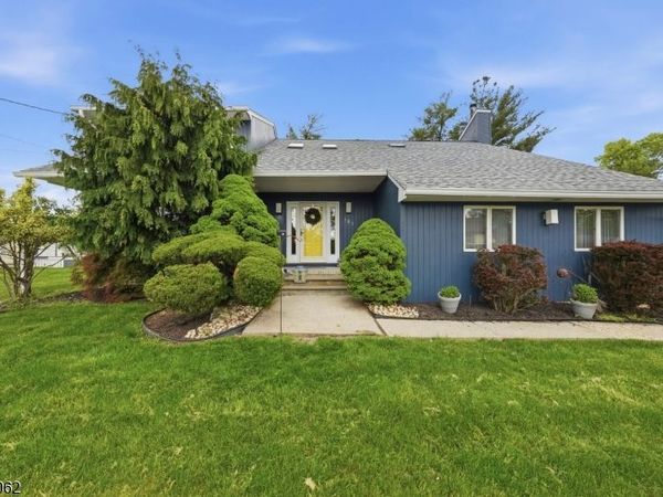 121 W Hill Rd, Woodbridge, NJ 07067