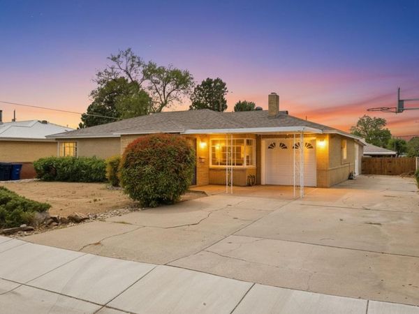 1933 Vermont Street NE, Albuquerque, NM 87110