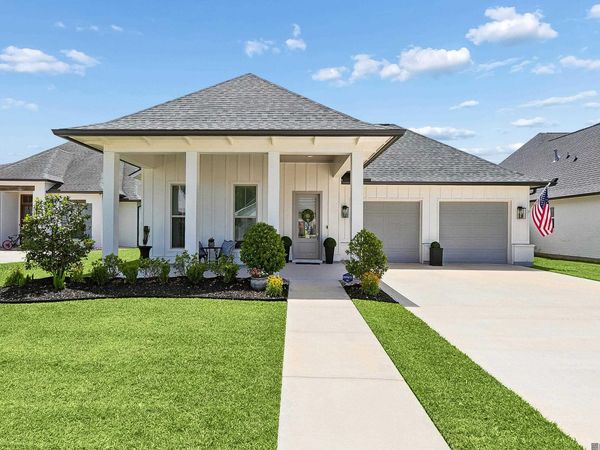 38177 Sweet Briar Dr, Prairieville, LA 70769