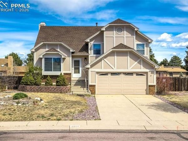 3940 Dewpoint Drive, Colorado Springs, CO 80920