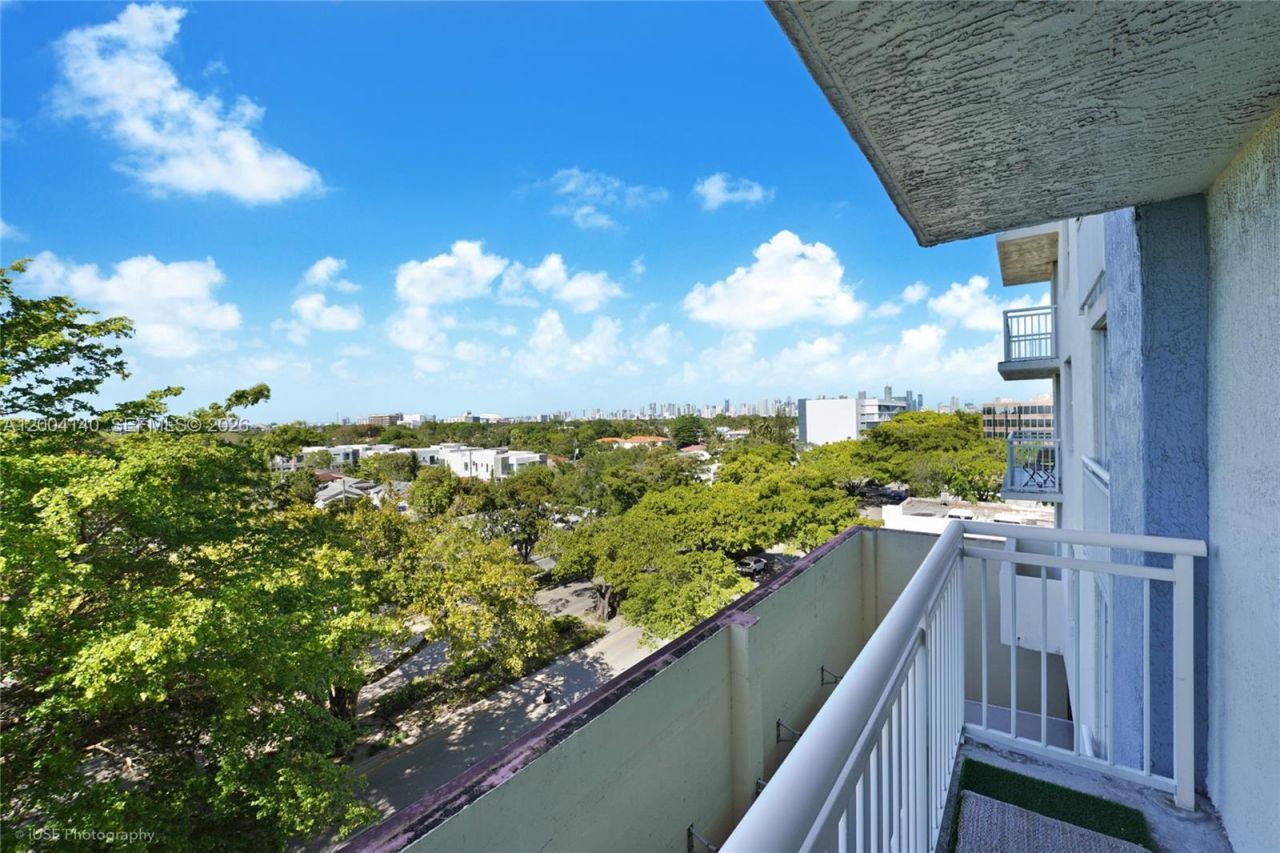 3000 Coral Way, Unit 519, Miami, FL 33145 Photo