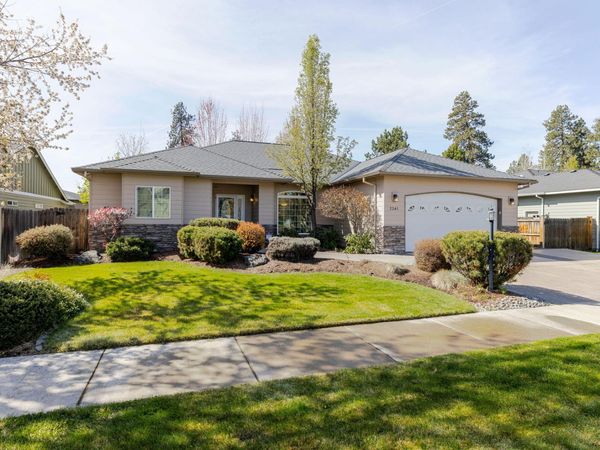 2241 SE Pilatus Lane, Bend, OR 97702
