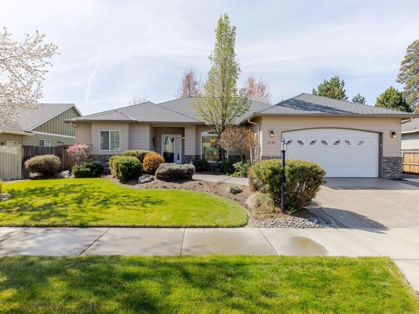 2241 SE Pilatus Lane, Bend, OR 97702