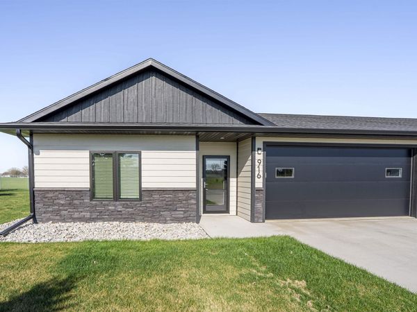 916 Park Lane, LeMars, IA 51031