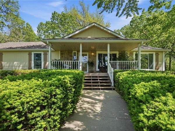 715 Dickinson Road, Independence, MO 64050