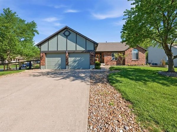 910 Sherman Parkway, Belton, MO 64012