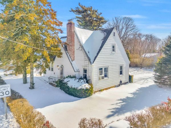 42 Greenwood Road, Unit Bay Shore,, Bay Shore, NY 11706