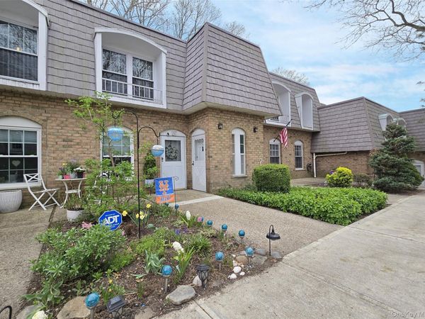 655 Middle Country Road , Unit 2-2E2, Coram, NY 11727