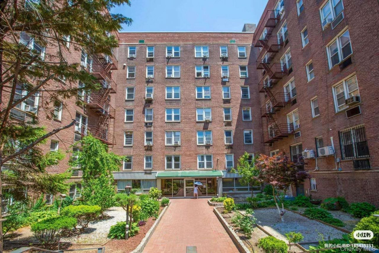43-43 Kissena Boulevard , Unit 402, Flushing, NY 11355 Main Photo