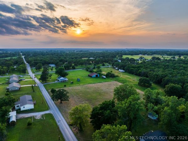 2 E 121st Street , Coweta, OK 74429