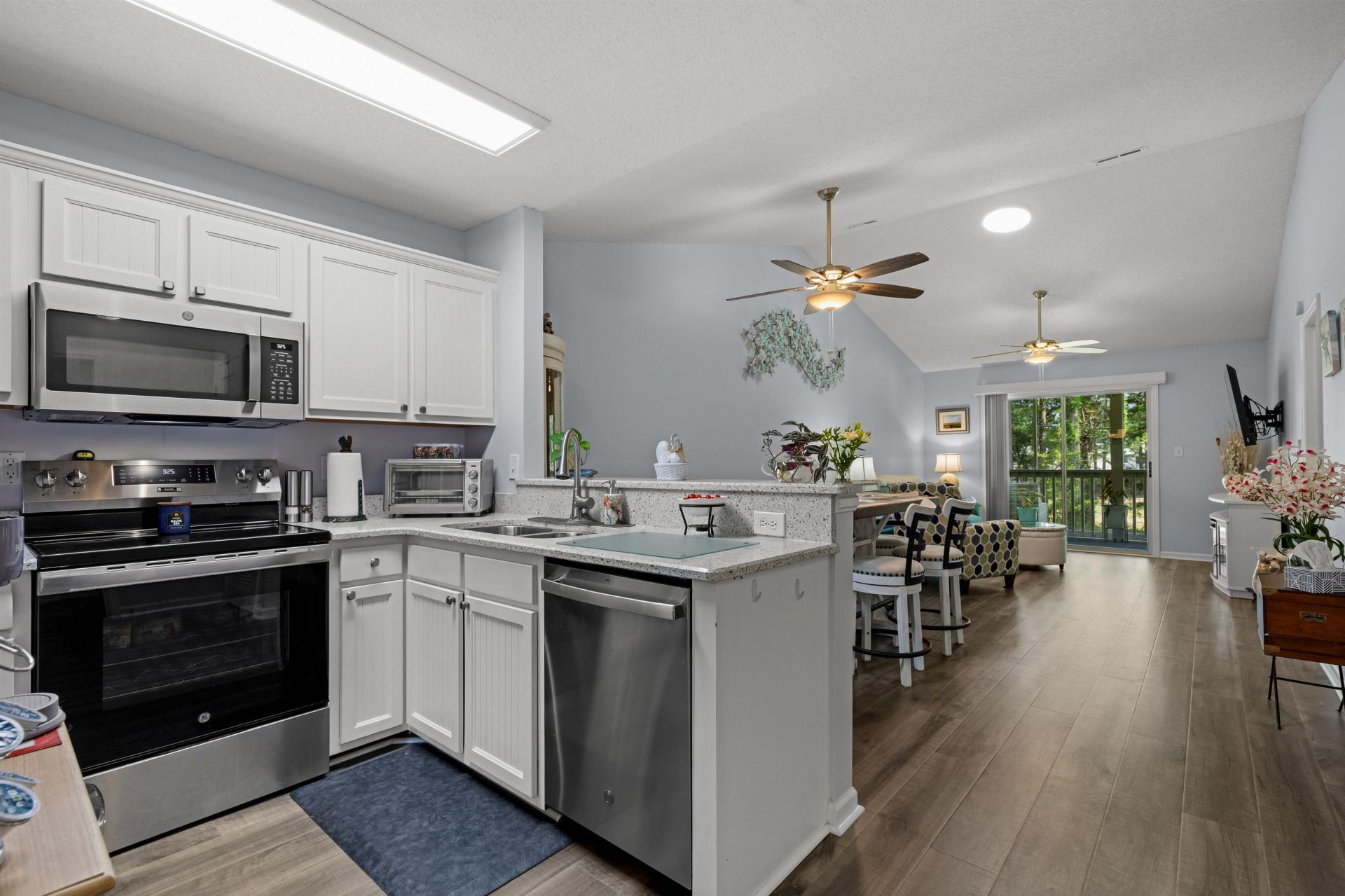 870 Fairway Dr.  Photo 7