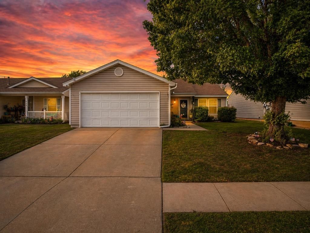 905 Tulip Drive, Yukon, OK 73099 Main Photo