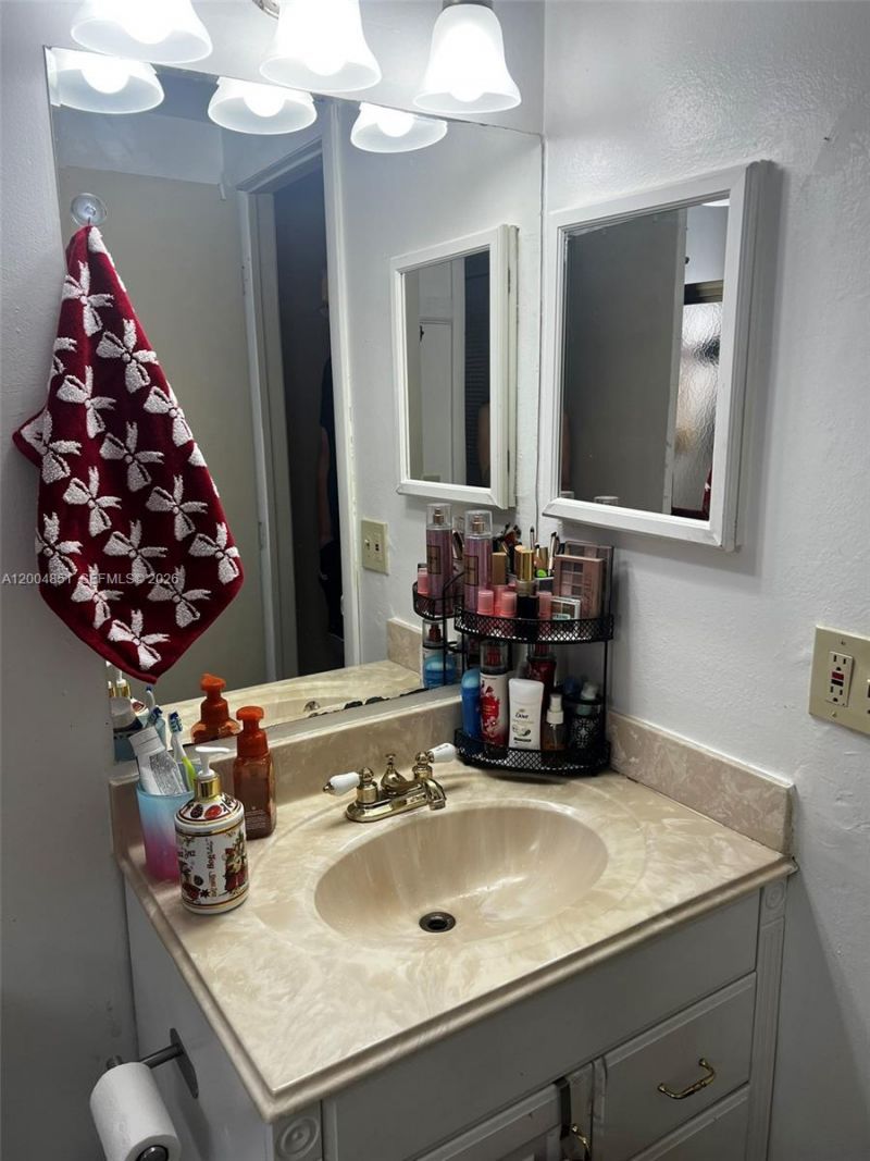 8103 Camino Real, Unit 407, Miami, FL 33143 Photo