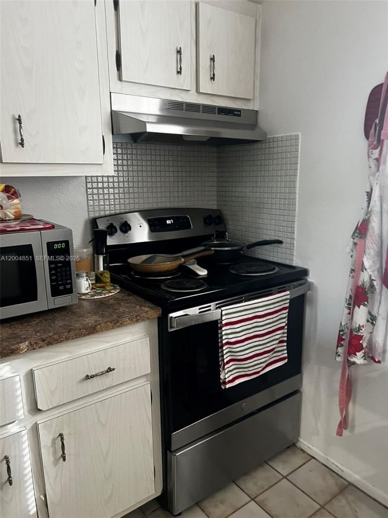 8103 Camino Real, Unit 407, Miami, FL 33143 Photo