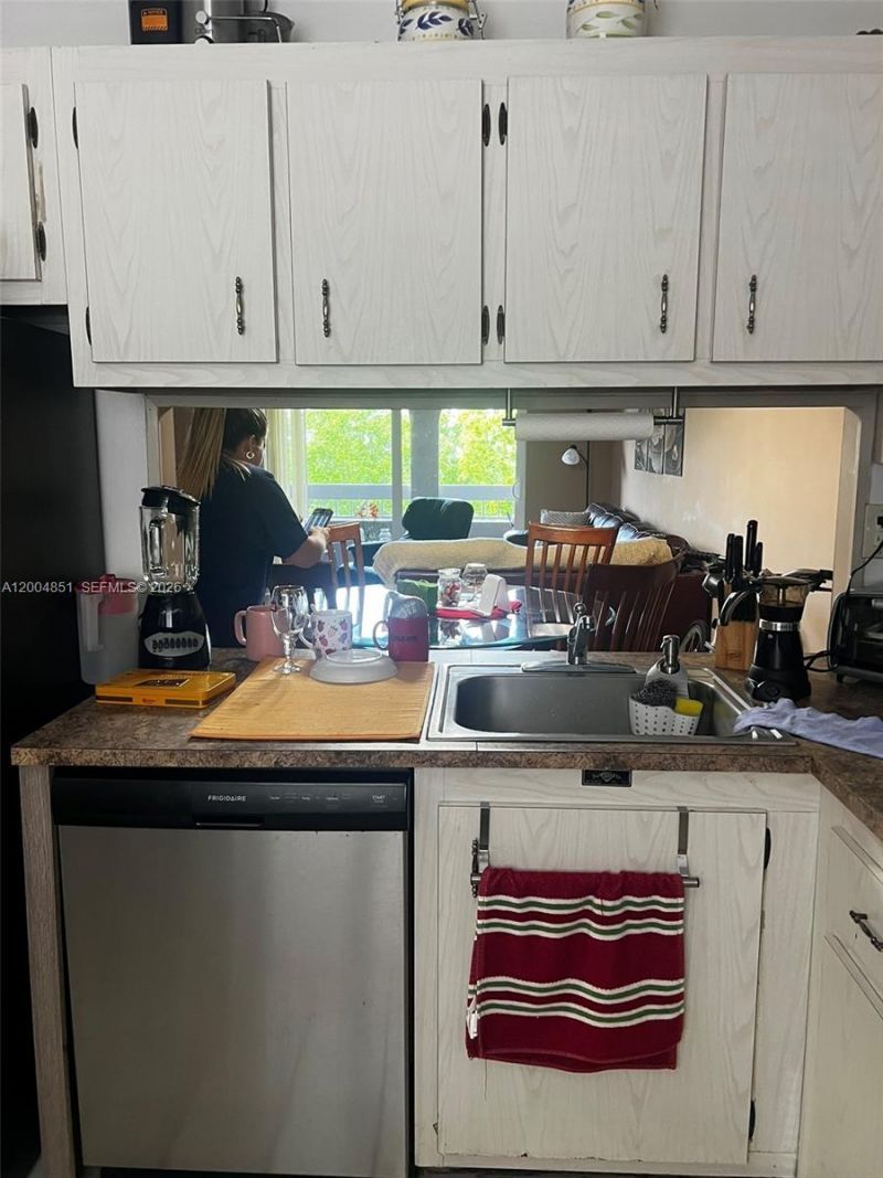 8103 Camino Real, Unit 407, Miami, FL 33143 Photo